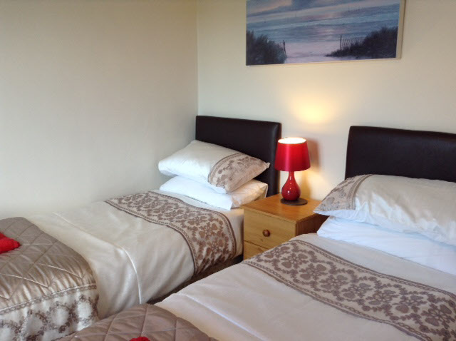 Rear Twin Bedroom
